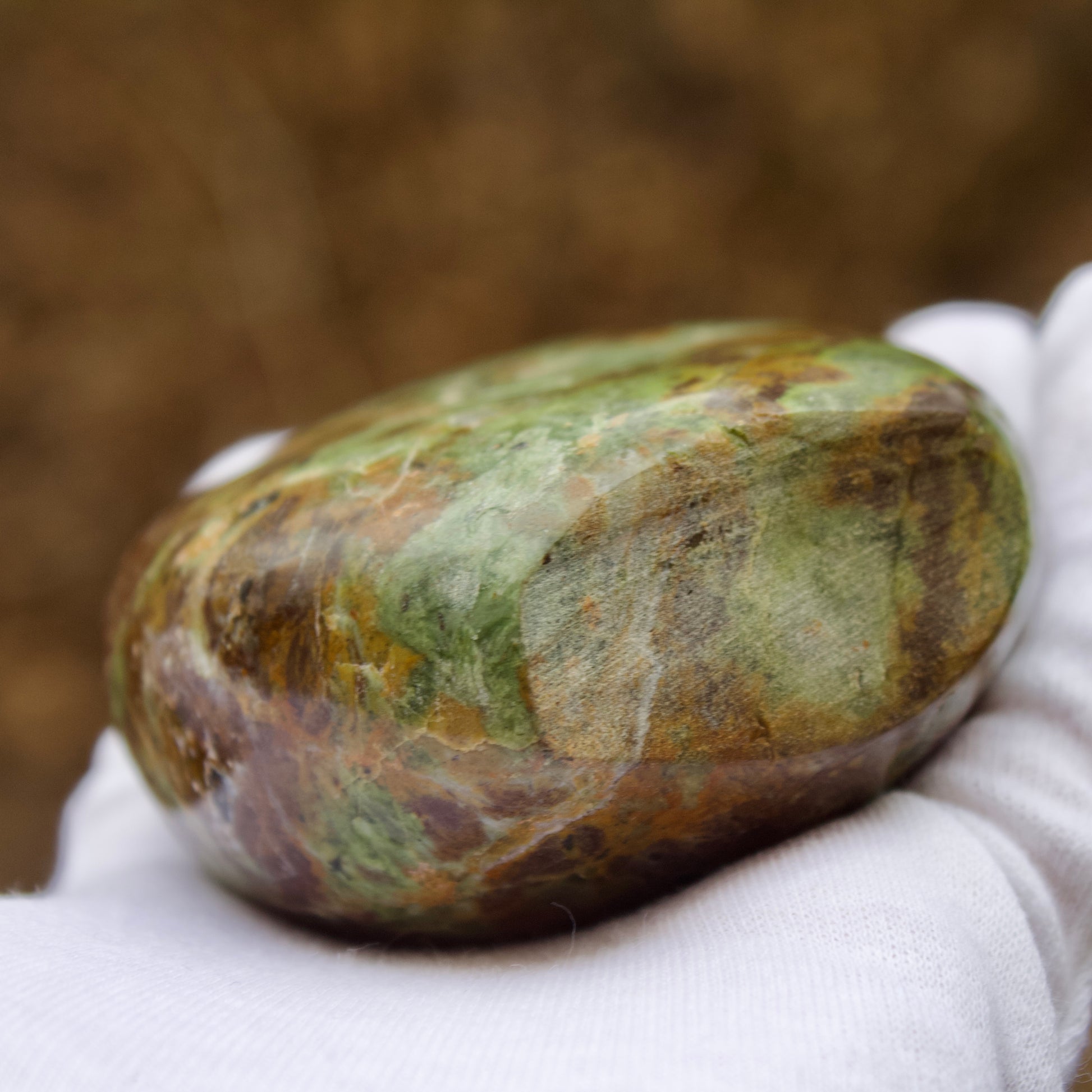 base cut standing upright chrysoprase