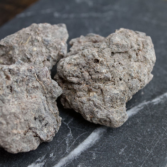 beeyo madow resin incense